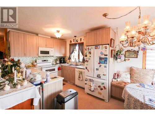 352 100B Avenue, Dawson Creek, BC - Indoor Photo Showing Kitchen With Double Sink