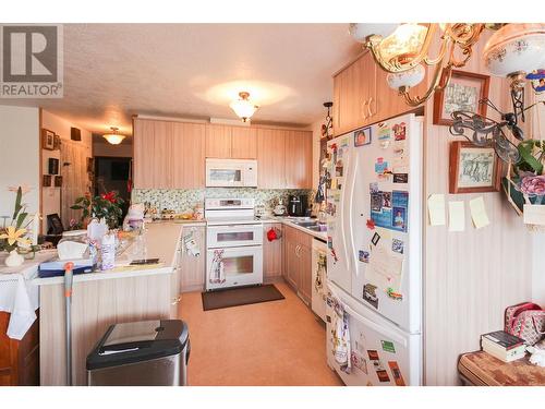 352 100B Avenue, Dawson Creek, BC - Indoor Photo Showing Kitchen With Double Sink