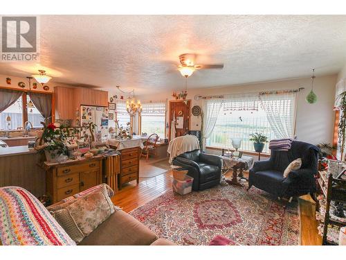 352 100B Avenue, Dawson Creek, BC - Indoor Photo Showing Living Room