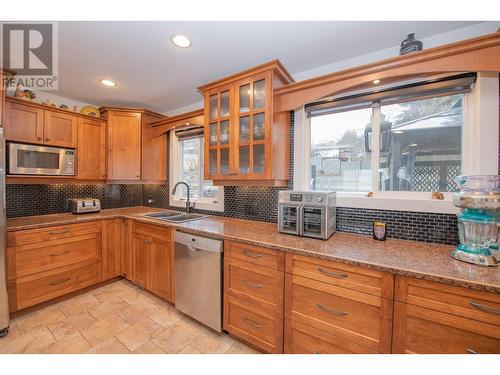 6611 Cameo Drive Lot# 16, Vernon, BC - Indoor Photo Showing Kitchen With Double Sink