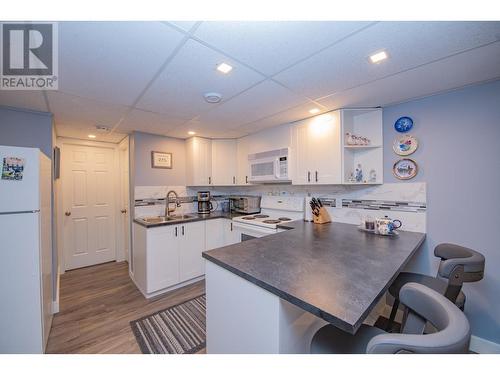 6611 Cameo Drive Lot# 16, Vernon, BC - Indoor Photo Showing Kitchen With Double Sink