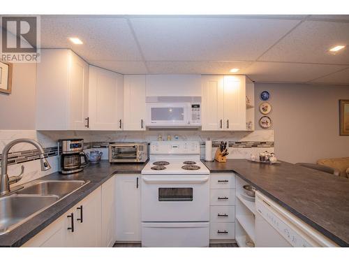 6611 Cameo Drive Lot# 16, Vernon, BC - Indoor Photo Showing Kitchen With Double Sink