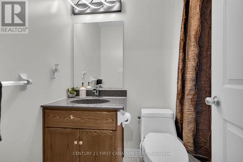 2079 Foxwood Avenue, London, ON - Indoor Photo Showing Bathroom