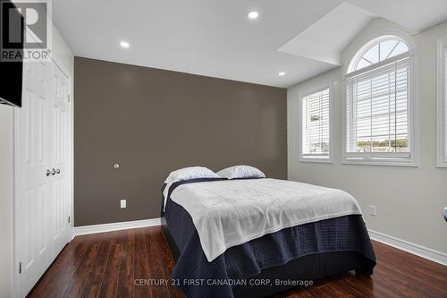 2079 Foxwood Avenue, London, ON - Indoor Photo Showing Bedroom