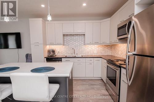 75 Manitoba Street, St. Thomas, ON - Indoor Photo Showing Kitchen With Upgraded Kitchen