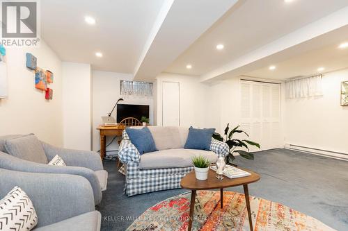 61 Yonge Boulevard, Toronto, ON - Indoor Photo Showing Living Room