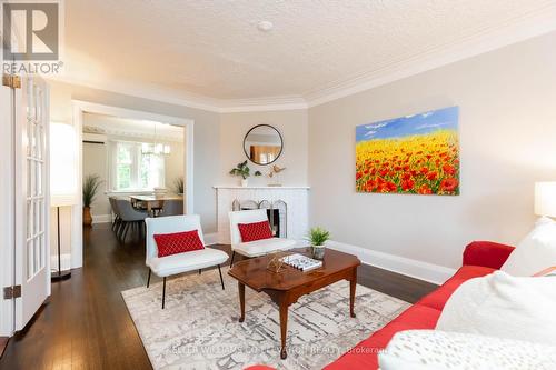 61 Yonge Boulevard, Toronto, ON - Indoor Photo Showing Living Room