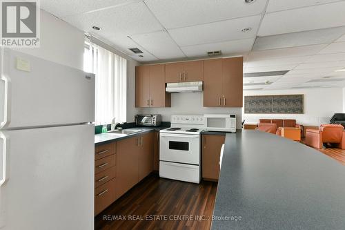 1002 - 145 Hillcrest Avenue, Mississauga, ON - Indoor Photo Showing Kitchen