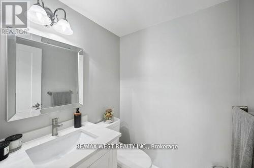 4021 Mahogany Row, Mississauga, ON - Indoor Photo Showing Bathroom