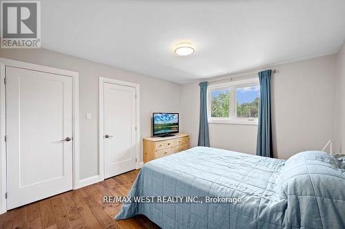 4021 Mahogany Row, Mississauga, ON - Indoor Photo Showing Bedroom