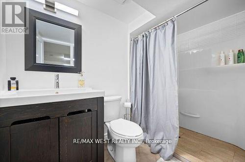 4021 Mahogany Row, Mississauga, ON - Indoor Photo Showing Bathroom