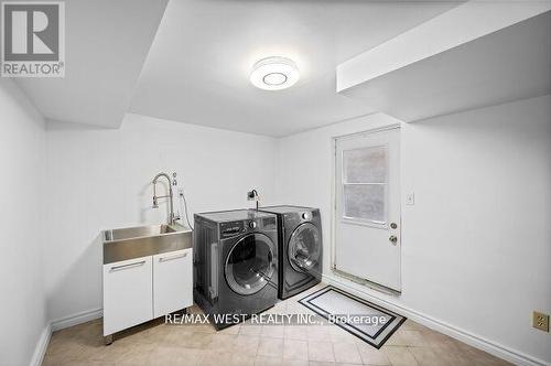 4021 Mahogany Row, Mississauga (Rathwood), ON - Indoor Photo Showing Laundry Room