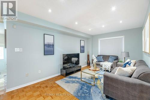 33 Cottongrass Lane, Brampton, ON - Indoor Photo Showing Living Room