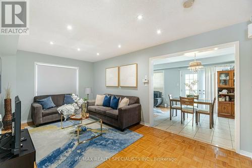 33 Cottongrass Lane, Brampton, ON - Indoor Photo Showing Living Room