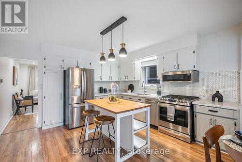 10 Innes Avenue, Toronto, ON - Indoor Photo Showing Kitchen With Upgraded Kitchen