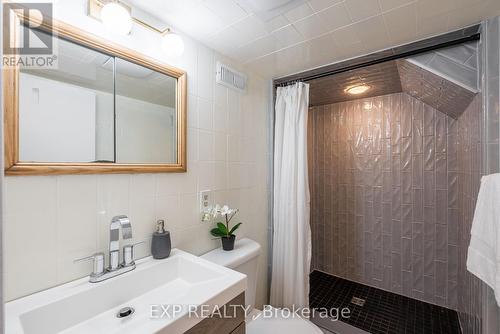 10 Innes Avenue, Toronto, ON - Indoor Photo Showing Bathroom