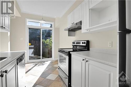 114 Corsica Private, Ottawa, ON - Indoor Photo Showing Kitchen