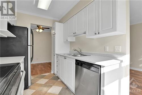 114 Corsica Private, Ottawa, ON - Indoor Photo Showing Kitchen