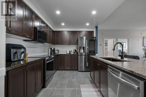 423 - 1440 Gordon Street, Guelph (Pine Ridge), ON - Indoor Photo Showing Kitchen With Upgraded Kitchen