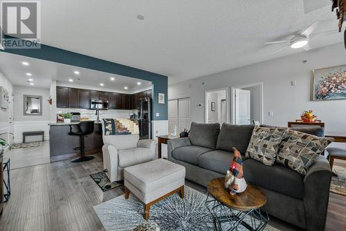 423 - 1440 Gordon Street, Guelph (Pine Ridge), ON - Indoor Photo Showing Living Room With Fireplace