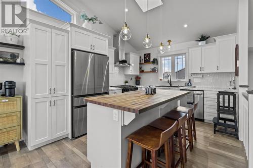 180 Diamond Marsh Drive, St. John'S, NL - Indoor Photo Showing Kitchen With Upgraded Kitchen