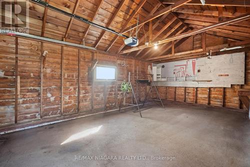 487 Crescent Road, Fort Erie, ON - Indoor Photo Showing Garage