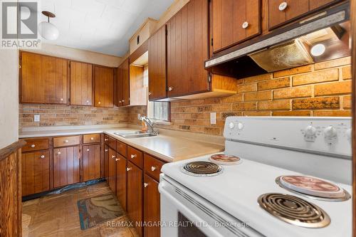 487 Crescent Road, Fort Erie, ON - Indoor Photo Showing Kitchen With Double Sink