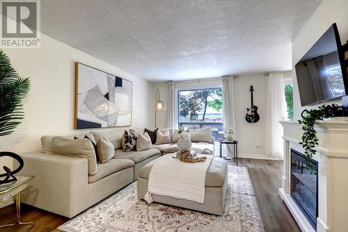 187 Ironstone Drive, Cambridge, ON - Indoor Photo Showing Living Room