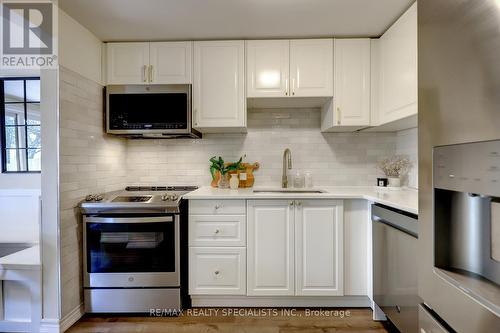 187 Ironstone Drive, Cambridge, ON - Indoor Photo Showing Kitchen With Stainless Steel Kitchen With Upgraded Kitchen