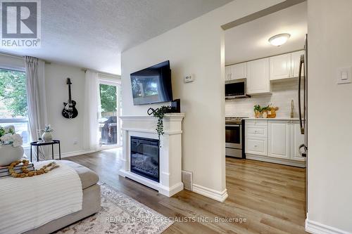 187 Ironstone Drive, Cambridge, ON - Indoor Photo Showing Living Room With Fireplace