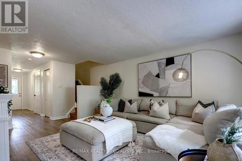 187 Ironstone Drive, Cambridge, ON - Indoor Photo Showing Living Room