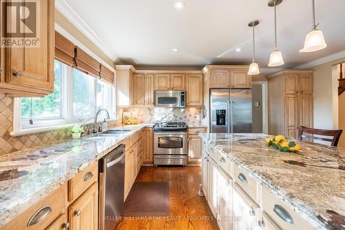 40 John Martin Court, Hamilton, ON - Indoor Photo Showing Kitchen With Double Sink With Upgraded Kitchen