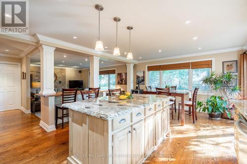 40 John Martin Court, Hamilton, ON - Indoor Photo Showing Kitchen With Upgraded Kitchen