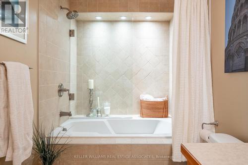 40 John Martin Court, Hamilton, ON - Indoor Photo Showing Bathroom