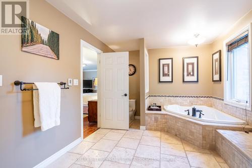 40 John Martin Court, Hamilton, ON - Indoor Photo Showing Bathroom