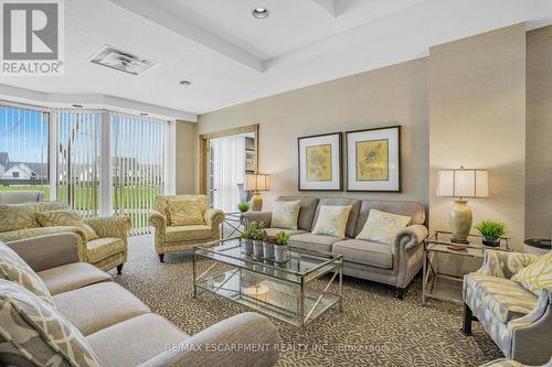 405 - 162 Martindale Road, St. Catharines, ON - Indoor Photo Showing Living Room