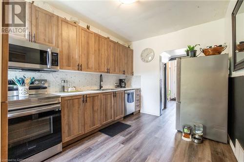 83 Sanford Avenue N, Hamilton, ON - Indoor Photo Showing Kitchen