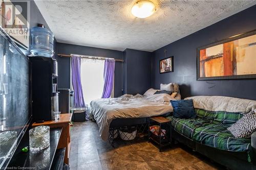 83 Sanford Avenue N, Hamilton, ON - Indoor Photo Showing Bedroom