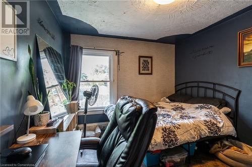 83 Sanford Avenue N, Hamilton, ON - Indoor Photo Showing Bedroom