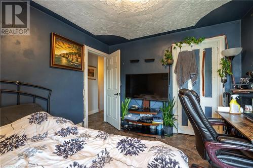 83 Sanford Avenue N, Hamilton, ON - Indoor Photo Showing Bedroom