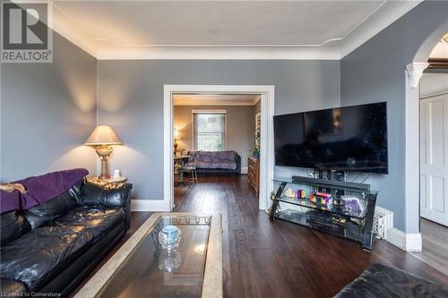 83 Sanford Avenue N, Hamilton, ON - Indoor Photo Showing Living Room