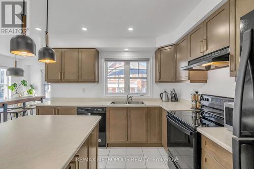 2700 Burkholder Drive, Pickering, ON - Indoor Photo Showing Kitchen With Double Sink