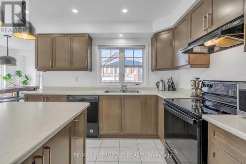 2700 Burkholder Drive, Pickering, ON - Indoor Photo Showing Kitchen With Double Sink