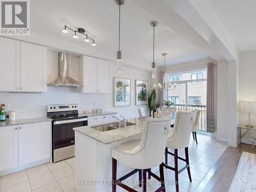 68 Boiton Street, Richmond Hill, ON - Indoor Photo Showing Kitchen With Double Sink With Upgraded Kitchen