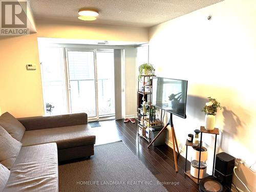 2409 - 386 Yonge Street, Toronto, ON - Indoor Photo Showing Living Room