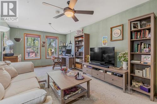 312 Miami Drive, Georgina, ON - Indoor Photo Showing Living Room