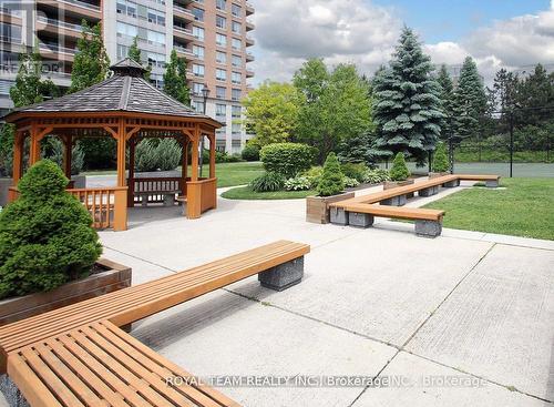 516 - 9 Northern Heights Drive, Richmond Hill (Langstaff), ON - Outdoor With Backyard