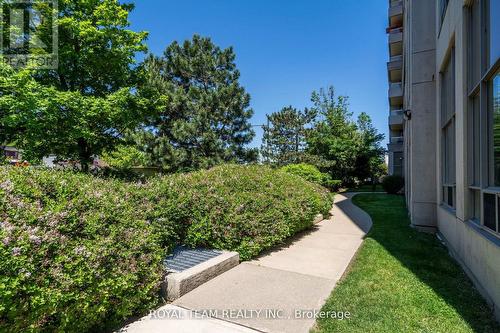 516 - 9 Northern Heights Drive, Richmond Hill, ON - Outdoor