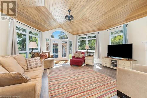 23 Walts Street, Welland, ON - Indoor Photo Showing Living Room