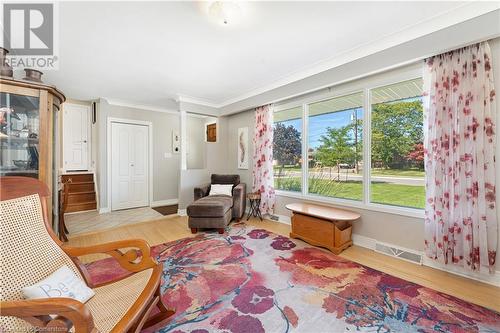 23 Walts Street, Welland, ON - Indoor Photo Showing Living Room